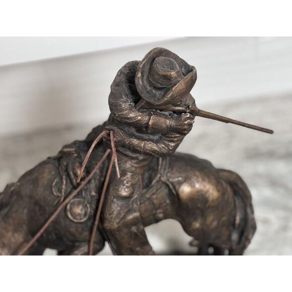 Large Antique Bronze/Metal Sculpture American Cowboy Rifle Riding Horse - Picture 15 of 16